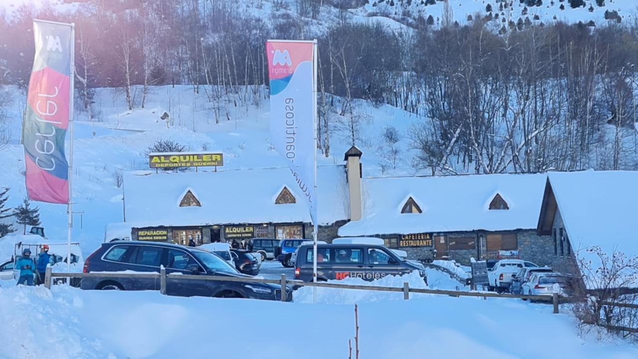 Tuhogarencerler Taquilla Parking En Pistas Lejlighed Eksteriør billede